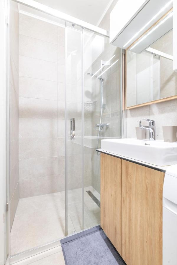 Lily - Flexible Selfcheckins 48- Luxury- Extra Big Terrace With Jacuzzi Appartement