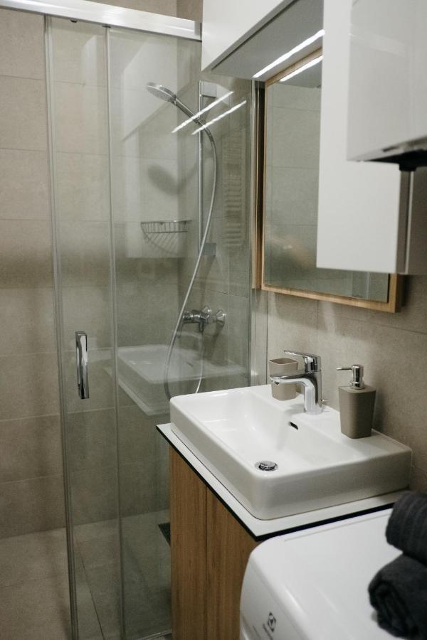 Appartement Lily - Flexible Selfcheckins 48- Luxury- Extra Big Terrace With Jacuzzi